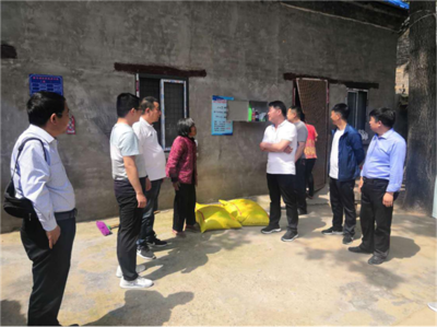 柴超杰 當(dāng)好貧困群眾的“貼心人”，巧用獸醫(yī)器具促脫貧